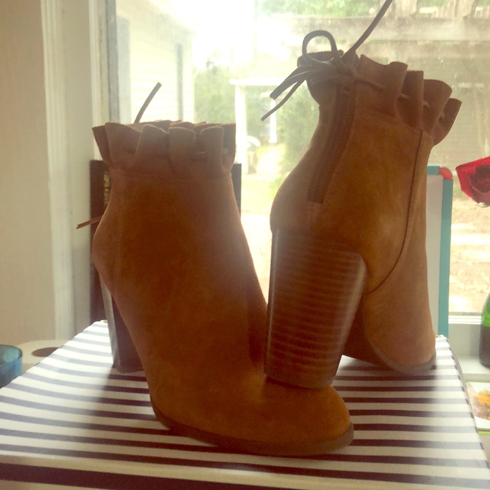 Cutest cognac suede boots with back zip